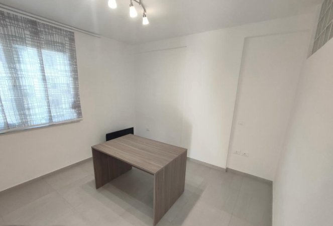 Tirane, jepet me qera zyre Kati 3, 75 m² 600 € (Myslym Shyri)
