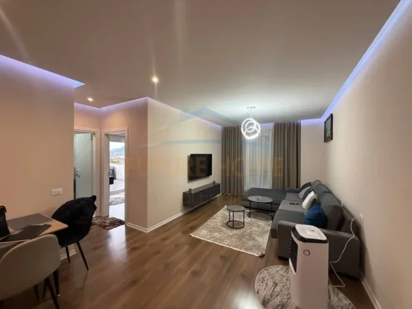 Tirane, jepet me qera apartament 2+1+Ballkon Kati 5, 80 m² 700 € (Rruga e Dibres)