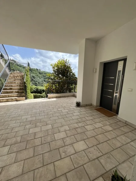 Tirane, jepet me qera nga Pronari, pa-komision apartament 2+1+Aneks+Ballkon Kati 2, 115 m² 500 € (Rruga Hasan Bastari)