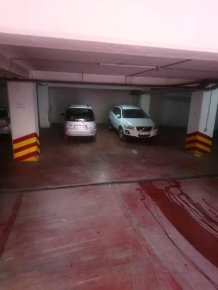 Tirane, jepet me qera garazh | post parkimi Kati -2, 26 m² 130 € (tek Medreseja Tirane)