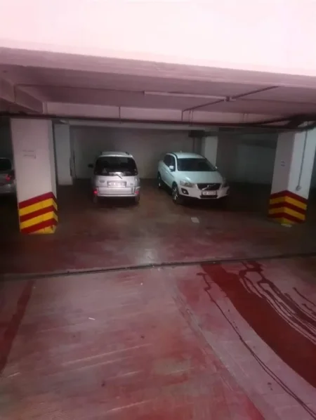 Tirane, jepet me qera garazh | post parkimi Kati -2, 26 m² 130 € (tek Medreseja Tirane)