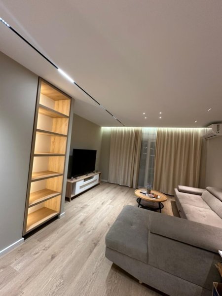 Tirane, jepet me qera apartament 2+1+Ballkon , 120 m² 650 € (Astir)