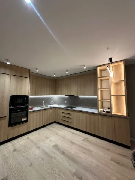 Tirane, jepet me qera apartament 2+1+Ballkon , 120 m² 650 € (Astir)