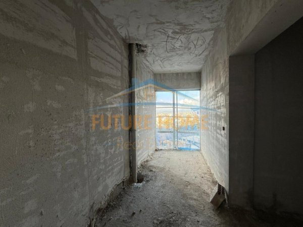 Tirane, shitet apartament duplex Kati 0, 187 m² 380.000 €