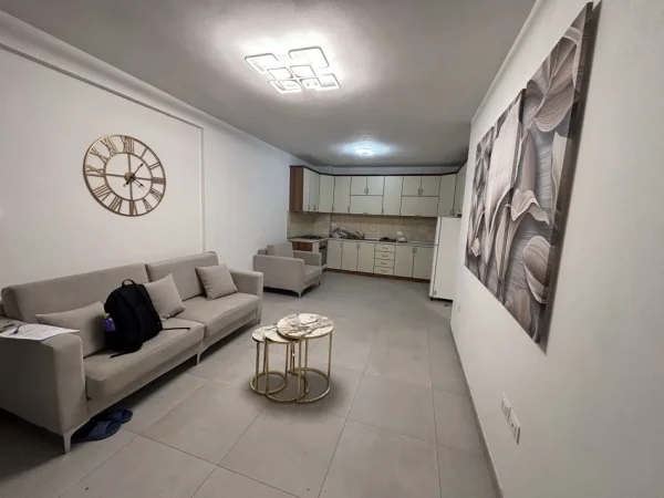 Tirane, jepet me qera zyre Kati 4, 80 m² 600 € 