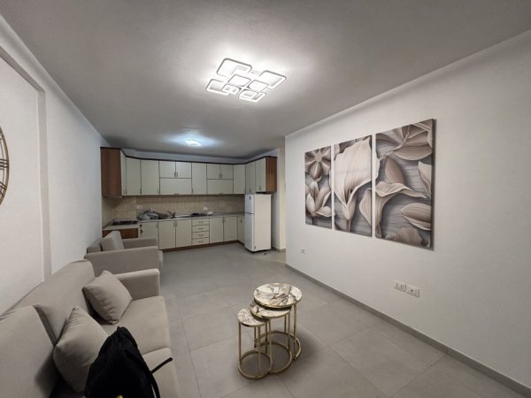 Tirane, jepet me qera zyre Kati 4, 80 m² 600 € 