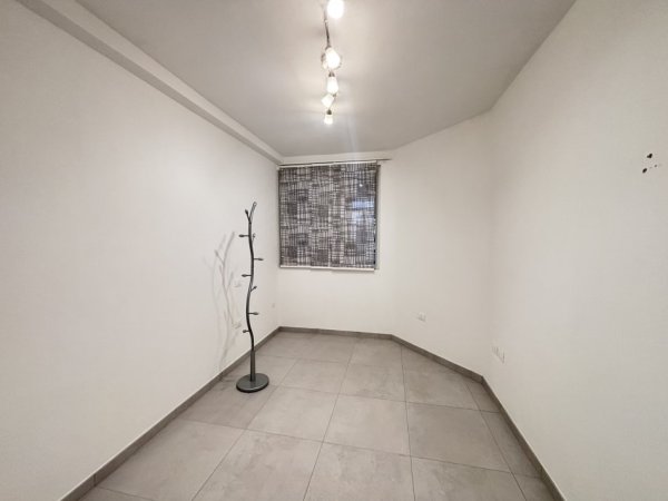 Tirane, jepet me qera zyre Kati 4, 80 m² 600 € 