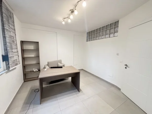 Tirane, jepet me qera zyre Kati 4, 80 m² 600 € 