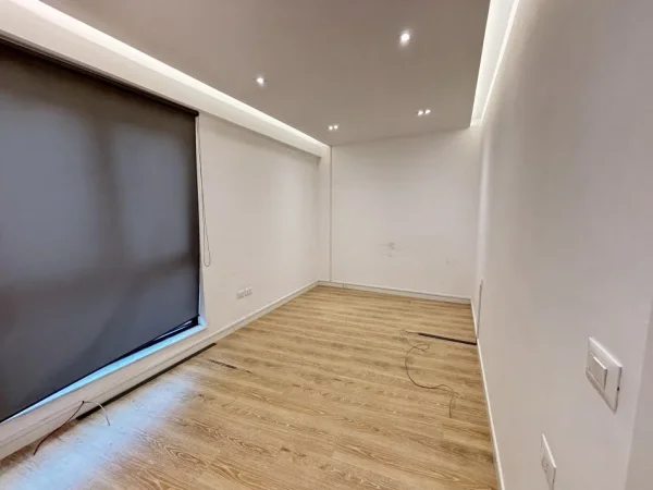 Tirane, jepet me qera zyre Kati 1, 72 m² 650 €