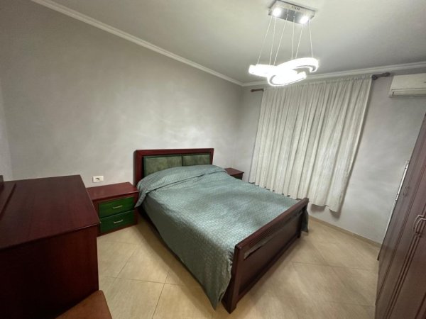 Tirane, jepet me qera apartament 1+1 Kati 1, 60 m² 500 € (Xhamia e Tabakeve/Rr.Shyqyri Ishmi)