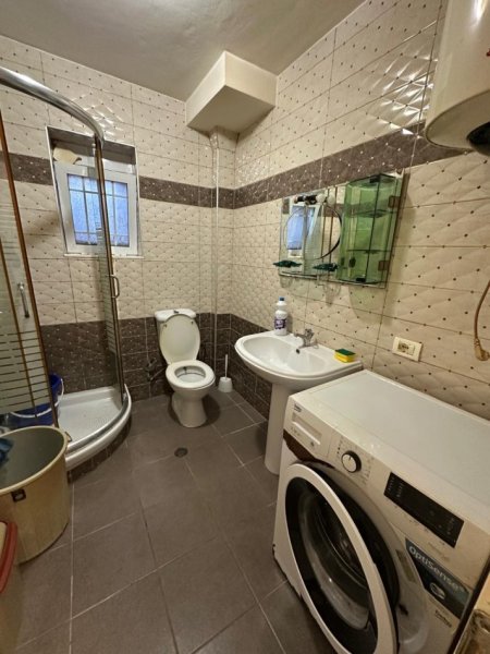 Tirane, jepet me qera apartament 1+1 Kati 1, 60 m² 500 € (Xhamia e Tabakeve/Rr.Shyqyri Ishmi)