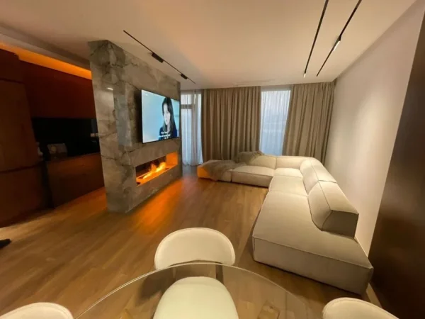 Tirane, jepet me qera apartament 2+1+Ballkon Kati 8, 126 m² 1.800 € (Rruga Kosovareve)