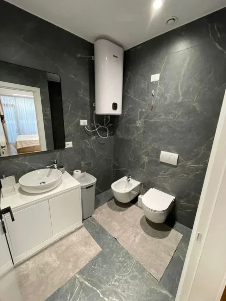 Tirane, jepet me qera apartament 2+1+Ballkon Kati 8, 126 m² 1.800 € (Rruga Kosovareve)