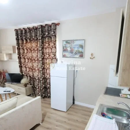 Tirane, jepet me qera apartament 3+1 Kati 4, 120 m² 450 € (Fresku)
