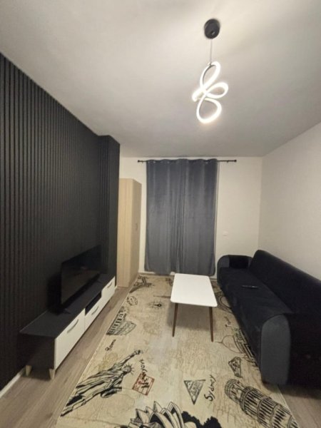 Tirane, jepet me qera apartament 1+1 , 450 € (astir)