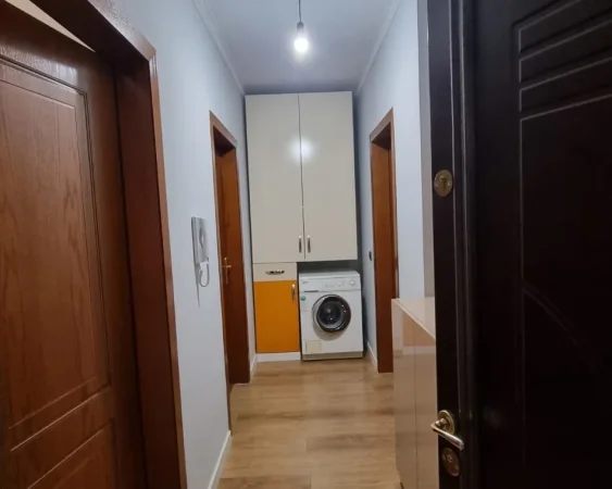 Tirane, jepet me qera apartament 1+1 , 80 m² 350 € (Fresk)