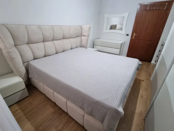 Tirane, jepet me qera apartament 1+1 , 80 m² 350 € (Fresk)