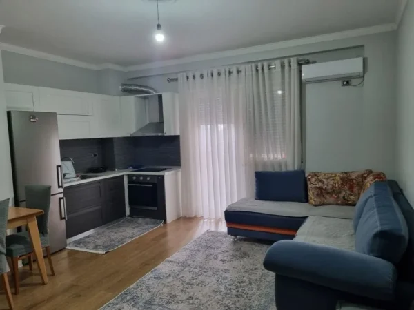 Tirane, jepet me qera apartament 1+1 , 80 m² 350 € (Fresk)