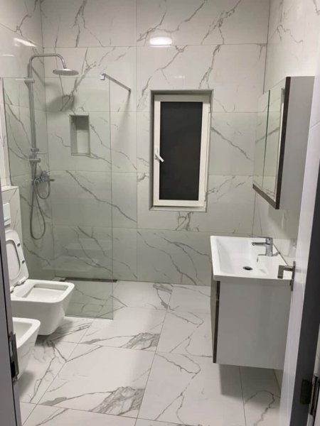 Tirane, jepet me qera 1+1 Kati 1, 