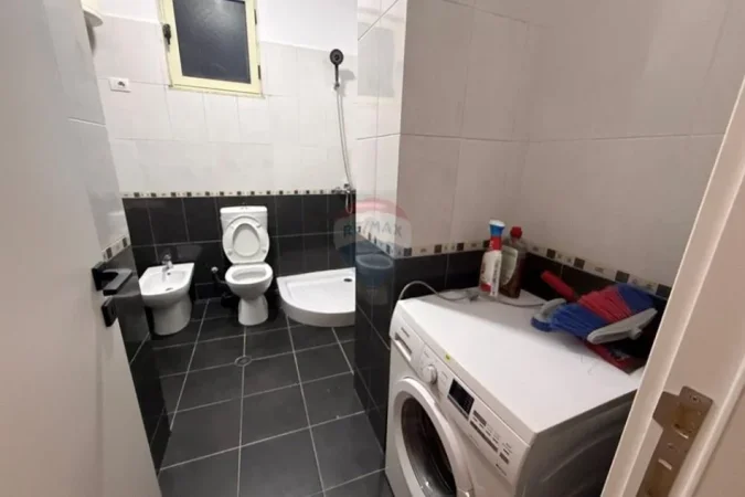 Tirane, jepet me qera apartament 1+1 Kati 9, 65 m² 450 € (Rruga 3 Dëshmorët)