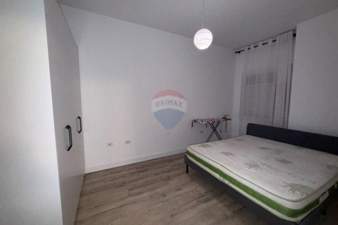Tirane, jepet me qera apartament 1+1 Kati 9, 65 m² 450 € (Rruga 3 Dëshmorët)