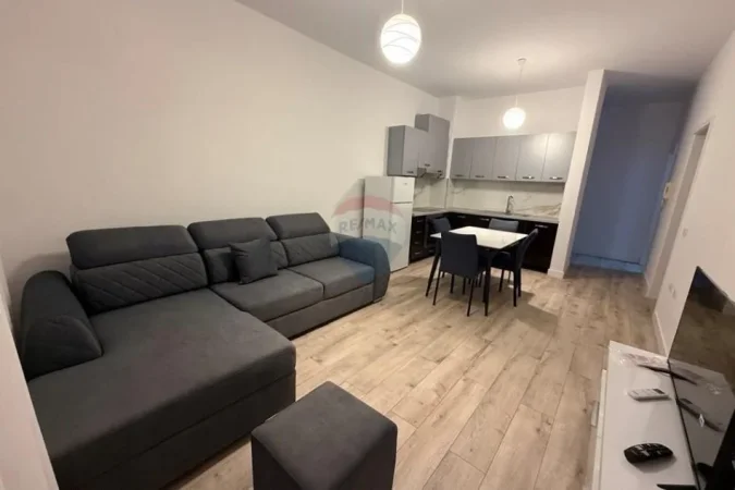 Tirane, jepet me qera apartament 1+1 Kati 9, 65 m² 450 € (Rruga 3 Dëshmorët)