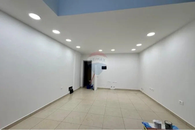 Tirane, jepet me qera dyqan Kati 0, 37 m² 700 € (rruga e elbasanit)