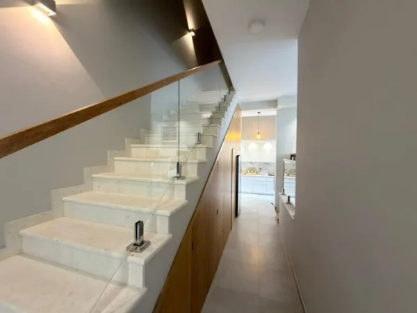 Durres, shitet Vile 2 Katshe Kati 2, 233 m² 1.200.000 € (Vila Mar , Gjiri Lalezit)