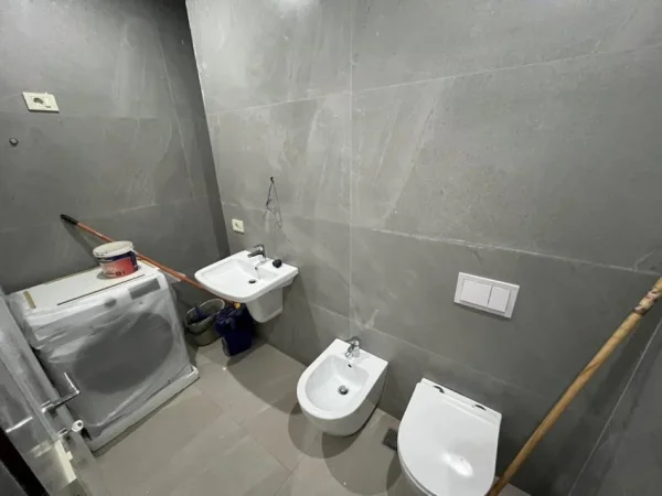 Tirane, jepet me qera apartament 2+1 Kati 4, 104 m² 1000 € (Rruga Mine Peza.)