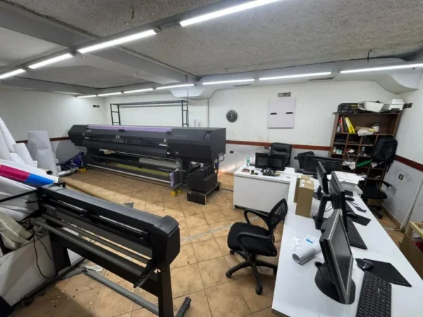 Tirane, shitet ambjent biznesi , 200 m² 