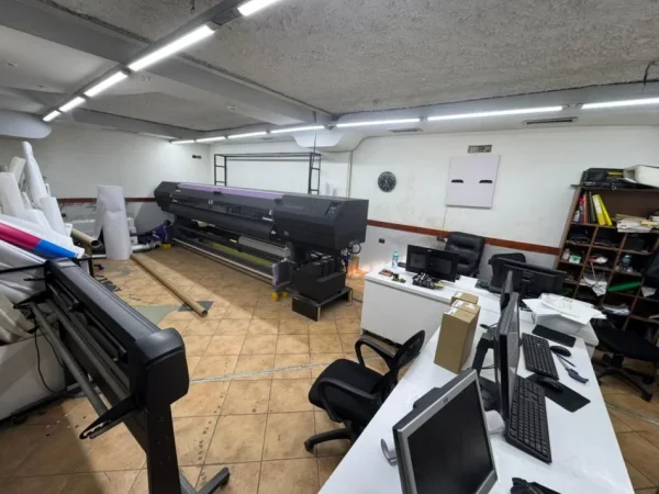 Tirane, shitet ambjent biznesi , 200 m² 