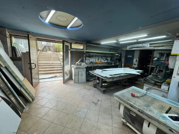 Tirane, shitet ambjent biznesi , 200 m² 