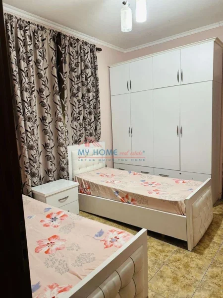 Tirane, jepet me qera apartament 2+1+Ballkon , 80 m² 600 € (21 Dhjetori)