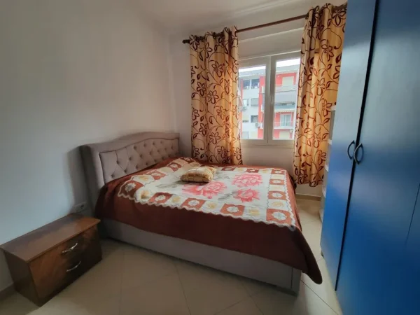Tirane, jepet me qera apartament 1+1+Aneks+Ballkon Kati 6, 72 m² 450 € (Golden Park)
