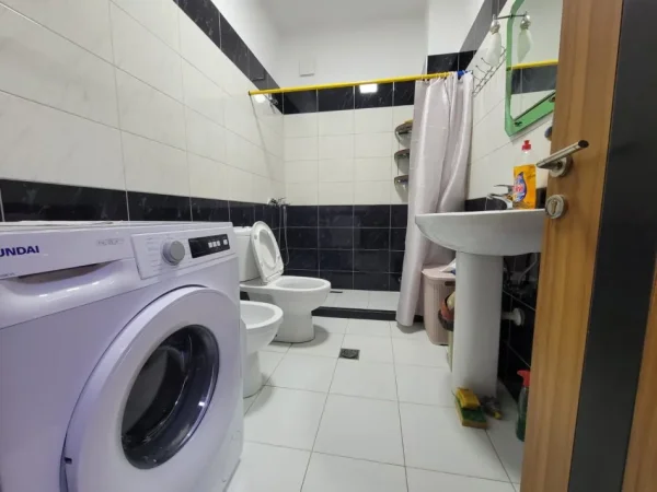 Tirane, jepet me qera apartament 1+1+Aneks+Ballkon Kati 6, 72 m² 450 € (Golden Park)