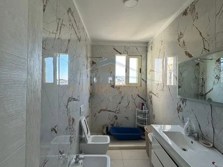 Tirane, shitet apartament 2+1 Kati 4, 200 m² 280.000 €