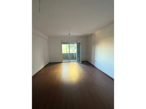 Tirane, jepet me qera apartament Kati 2, 132 m² 800 € 