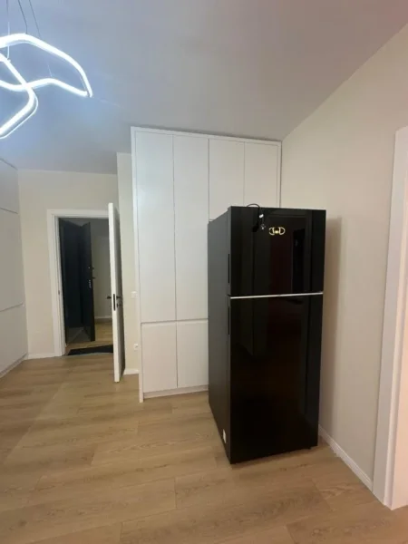 Tirane, jepet me qera apartament 2+1+Ballkon Kati 7, 95 m² 650 € (Ish Fusha e Aviacioni)