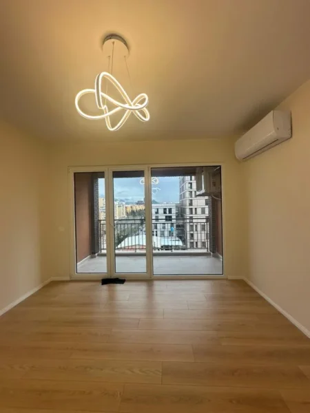 Tirane, jepet me qera apartament 2+1+Ballkon Kati 7, 95 m² 650 € (Ish Fusha e Aviacioni)