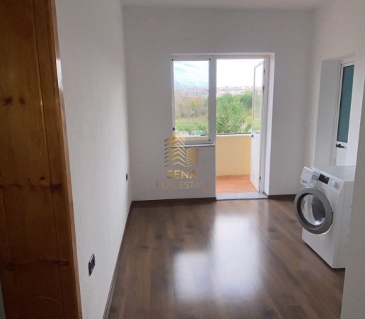 Tirane, jepet me qera apartament 1+1+Ballkon Kati 2, 70 m² 450 € (Liqeni Artificial)