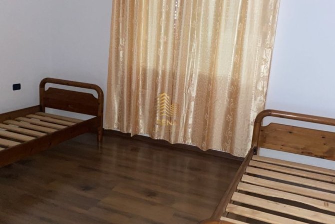 Tirane, jepet me qera apartament 1+1+Ballkon Kati 2, 70 m² 450 € (Liqeni Artificial)