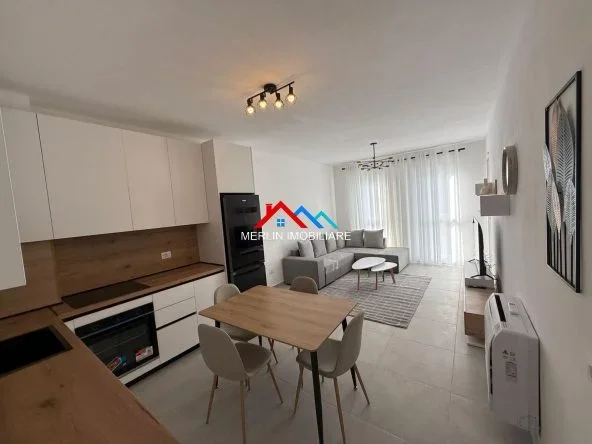 Tirane, jepet me qera apartament 2+1+Ballkon Kati 1, 85 m² 569 € (RRUGA GRYKA KACANIKUT,UNIVERS CITY)