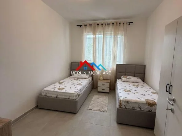 Tirane, jepet me qera apartament 2+1+Ballkon Kati 1, 85 m² 569 € (RRUGA GRYKA KACANIKUT,UNIVERS CITY)