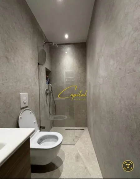 Tirane, jepet me qera apartament 1+1 Kati 1, 60 m² 700 € (ISH STACIONI TRENIT)