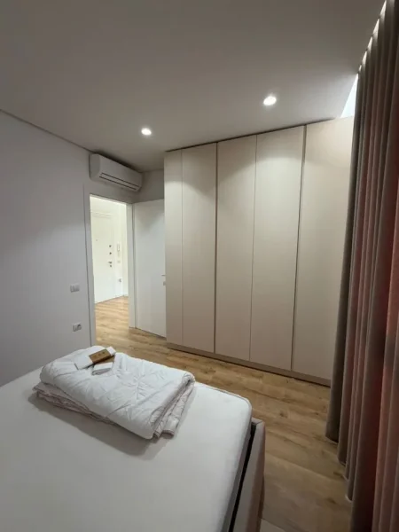 Tirane, jepet me qera apartament 1+1+Ballkon Kati 4, 70 m² 550 € (Ish fusha e aviacionit)