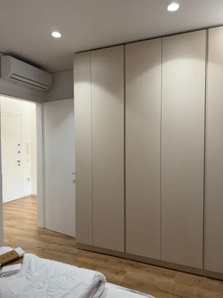 Tirane, jepet me qera apartament 1+1+Ballkon Kati 4, 70 m² 550 € (Ish fusha e aviacionit)