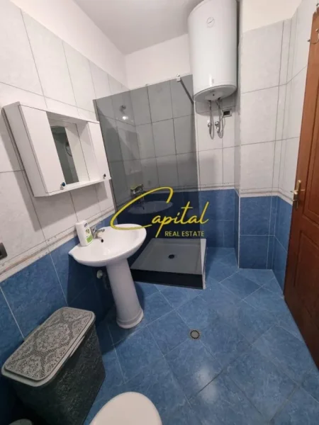 Tirane, jepet me qera apartament 1+1 Kati 1, 63 m² 350 € (FRESKU)