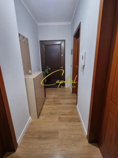 Tirane, jepet me qera apartament 1+1 Kati 1, 63 m² 350 € (FRESKU)