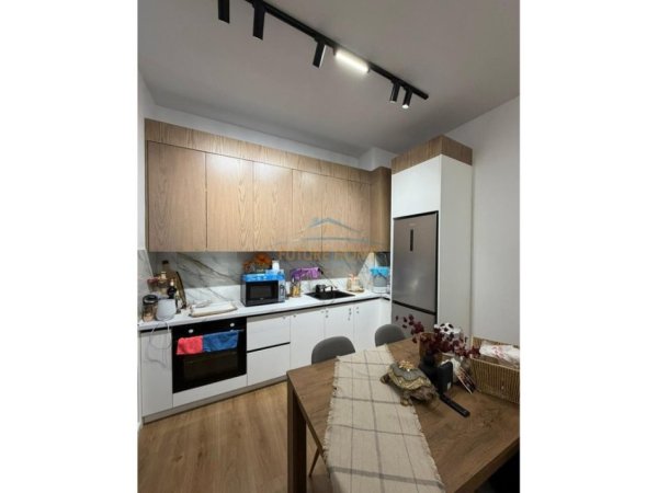 Tirane, shitet apartament 1+1 Kati 7, 53 m² 105.000 € (Ali Dem, Rezidenca Kaimi)