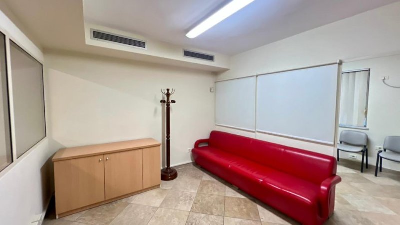 Zyre me Qera : 4 Ambiente Pune📍Vasil Shanto (Buze Unaze) - 55,000 Lek - S.90m² || Pozicionim Buze Rruge Kryesore🔥